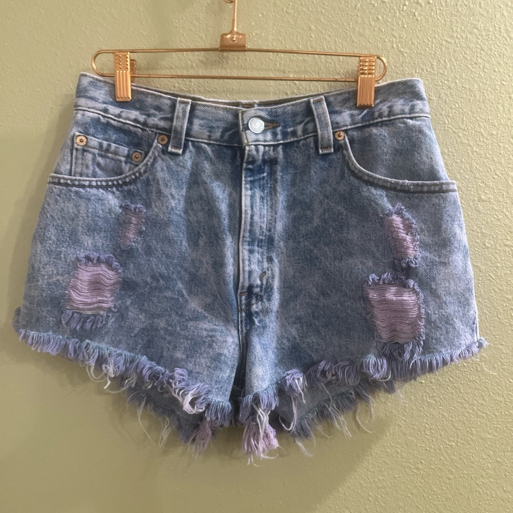 Vintage Levis 550 Womens 8 High-waisted blue denim cut off shorts Made in USA